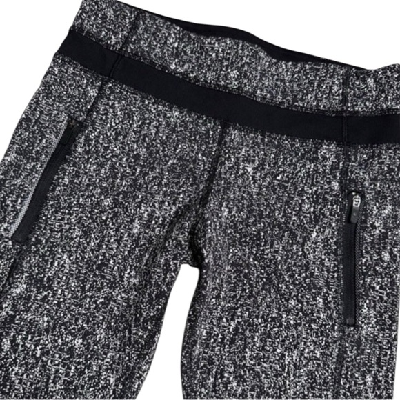 Lululemon Inspire Tight II
Splatter White Black / Black Size: 6 - Picture 9 of 15
